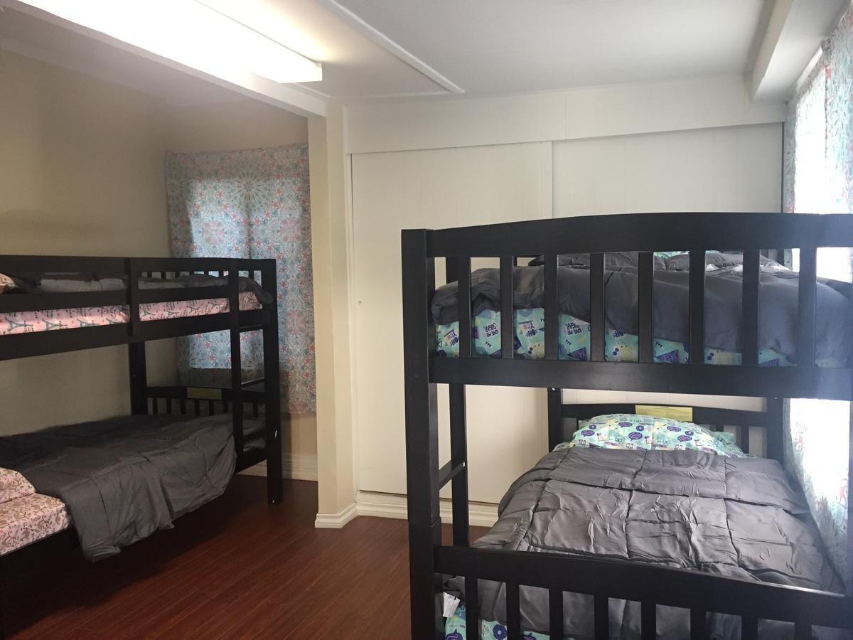 Monsoon Family Inc Hostel - Los Angeles — Photos 3